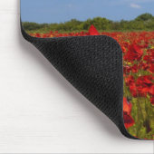 Tapis De Souris Un champ complètement des fleurs rouges (Coin)