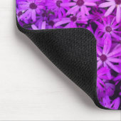 Tapis De Souris Un champ de marguerites violettes et roses (Coin)