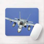Tapis De Souris Un F/A-18 Hornet participe à une mission (Avec souris)