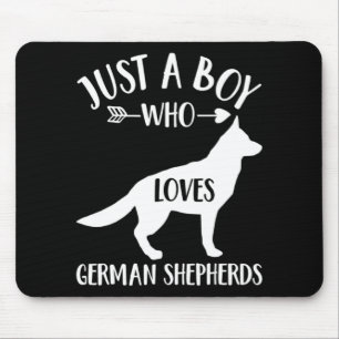 Tapis De Souris Un garçon qui aime le berger allemand