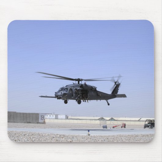 Tapis De Souris Un HH-60G Pave Hawk décolle du Camp Bastio (Devant)