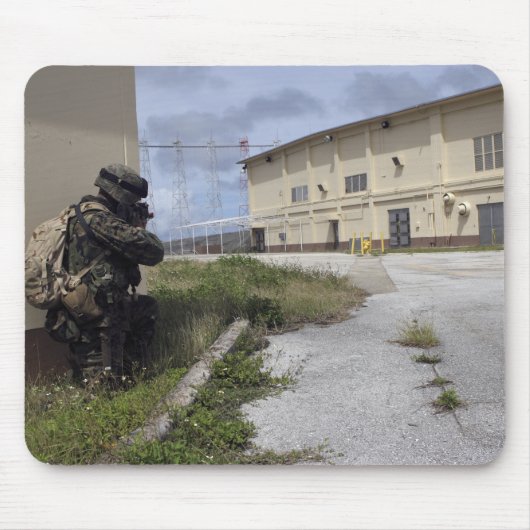 Tapis De Souris Un Marine assure la sécurité (Devant)