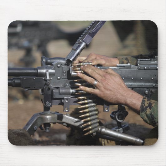 Tapis De Souris Un Marine charge une mitrailleuse M-240G (Devant)