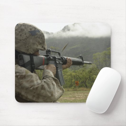 Tapis De Souris Un Marine effectue des exercices (Avec souris)