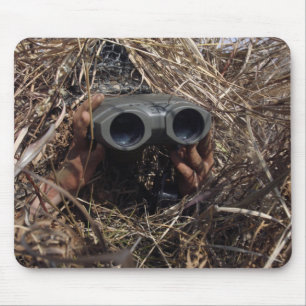 Tapis De Souris Un observateur de scout pratique le techniqu