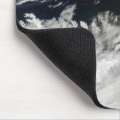 Tapis De Souris Un panache gris pâle souffle du sommet (Coin)