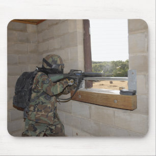 Tapis De Souris Un soldat agit comme force d'opposition