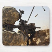 Tapis De Souris un soldat engage des forces ennemies (Devant)
