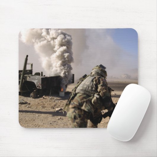 Tapis De Souris Un soldat réagit à une explosion contrôlée (Avec souris)