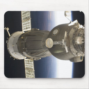 Tapis De Souris Un vaisseau spatial de Soyuz backdropped par la