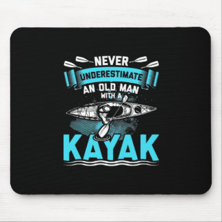 Tapis De Souris Un Vieux Homme Avec Un Kayak