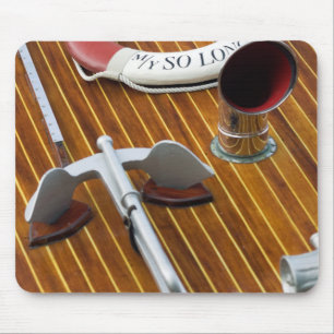 Tapis De Souris Une Ancre et une Vie-Balise sur un bateau en bois