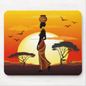 Tapis De Souris Une belle femme africaine Silhouette sur les solei (Devant)