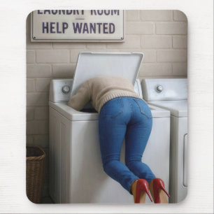Tapis De Souris Une Femme Courte En Tête Dans Une Machine À Laver