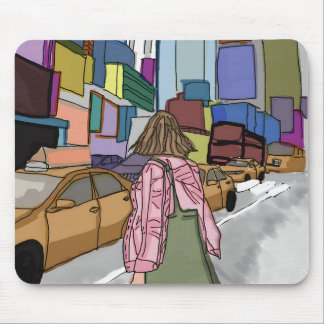 Tapis De Souris Une femme marche dans une rue animée bordée de la
