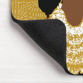 Tapis De Souris Une femme noire en or qui regarde | Collier tribal (Coin)