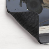 Tapis De Souris Une grue monte un M998 Humvee (Coin)