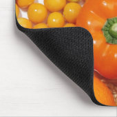 Tapis De Souris Une sélection de fruits et légumes orange. (Coin)