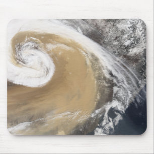 Tapis De Souris Une tempête de poussière d'Asiatique croise le