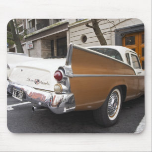 Tapis De Souris Une voiture classique Studebaker Silver Hawk garée
