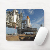 Tapis De Souris Une vue Space Shuttle Atlantis sur Launch Pad 39A (Avec souris)
