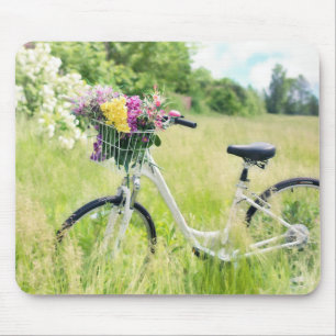 Tapis De Souris Vélo avec panier de fleurs dans le pré