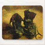 Tapis De Souris Vincent van Gogh - La vie morte avec une paire de<br><div class="desc">A Pair of Shoes (1886) de Vincent van Gogh est un Post impressionnisme vintage de peinture d'art mortel. Une vie morte d'une vieille paire de chaussures paysannes ou de bottes ouvrières. À propos de l'artiste : Vincent Willem van Gogh (1853-1890) était un peintre impressionniste dont l'oeuvre était la plus remarquable...</div>