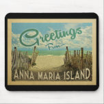 Tapis De Souris Vintage voyage de plage Anna Maria Island<br><div class="desc">Cette carte postale vintage de l'île Anna Maria présente une plage de sable avec une belle eau turquoise de l'océan et au-dessus de la mer,  un ciel bleu avec des nuages blancs lustrés. Dans un style de voyage vintage.</div>