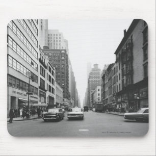 Tapis De Souris Voitures montant sur la rue B&W de ville
