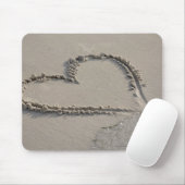 Tapis De Souris Vue courbe d'une forme de coeur sur la plage (Avec souris)