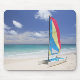 Tapis De Souris Vue de plage avec le voilier