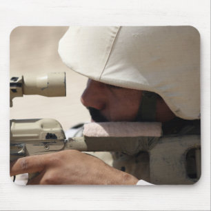 Tapis De Souris Vue d'un sergent de l'armée irakienne dans une por