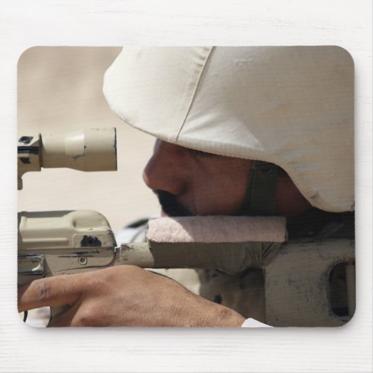 Tapis De Souris Vue d'un sergent de l'armée irakienne dans une por (Devant)