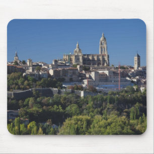 Tapis De Souris Vue élevée de la ville avec la cathédrale de Ségov