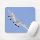 Tapis De Souris Wouoper Swans volant dans le ciel (Avec souris)
