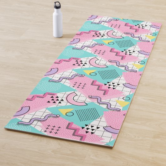 Tapis De Yoga 80's Memphis Active rose Turquoise (En situation)