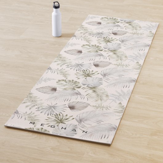 Tapis de yoga à feuillage doré tropical monogrammé (En situation)