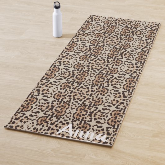 Tapis De Yoga Ajouter un nom. Style léopard Imprimer. (En situation)