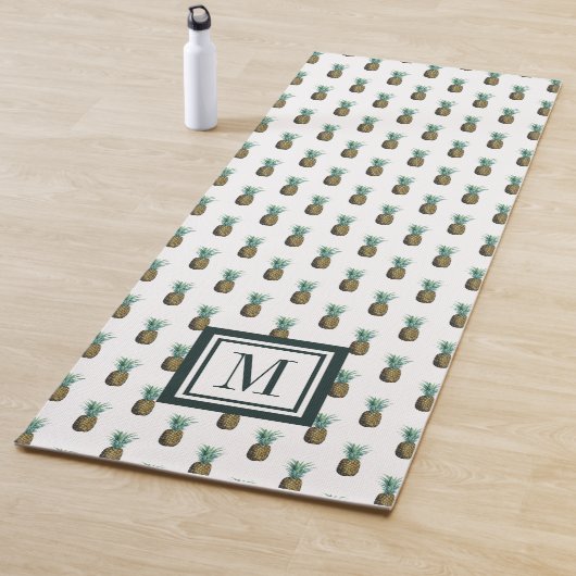 Tapis De Yoga Aquarelle tropicale d'ananas du monogramme | (En situation)