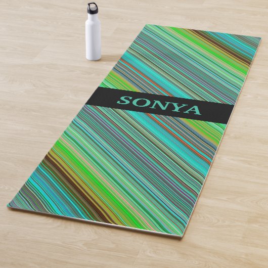 Tapis De Yoga Bandes géométriques colorées monogrammes (En situation)