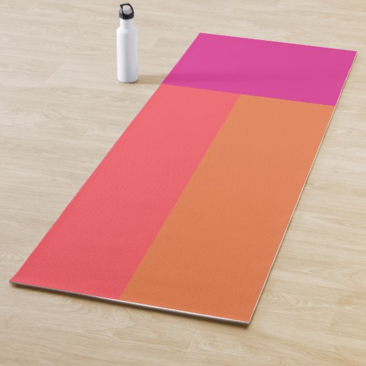 Tapis De Yoga Blocs De Couleur Rose Et Orange Chaud (En situation)