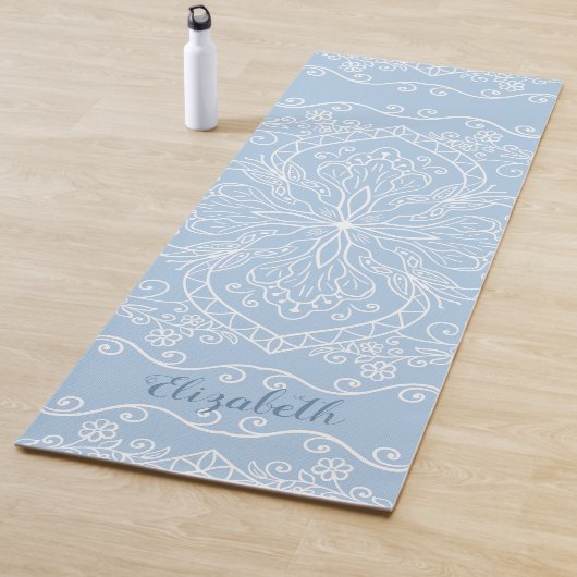 Tapis De Yoga Boho bleu clair Mandala Élégant Monogramme (En situation)