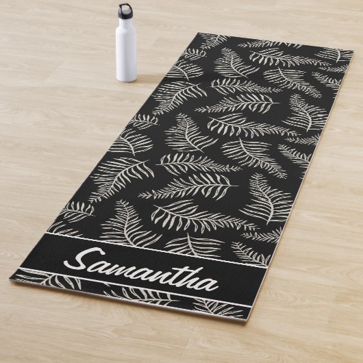 Tapis De Yoga Boho Feuille Noir Et Blanc Nom Élégant (En situation)