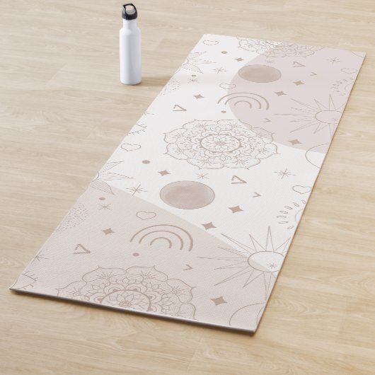 Tapis De Yoga Boho Neutral Space Doodles Design esthétique (En situation)