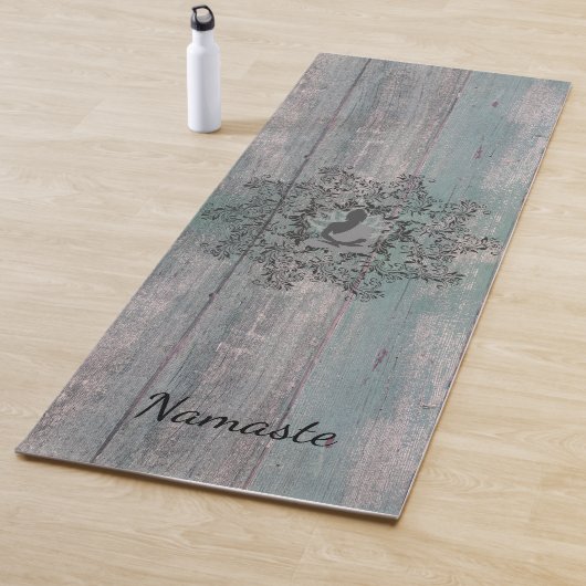 Tapis De Yoga Bouddha de germe noire sur bois rustique (En situation)