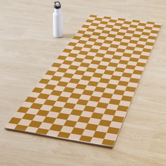 Tapis De Yoga Brown and beige checkerboard pattern (En situation)