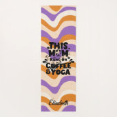 Tapis De Yoga Cette Maman Fonctionne Sur Café & Yoga Retro Wavy (Dos)