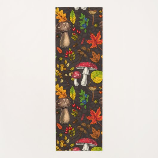 Tapis De Yoga Champignons d'automne, feuilles, noix et baies sur (Devant)