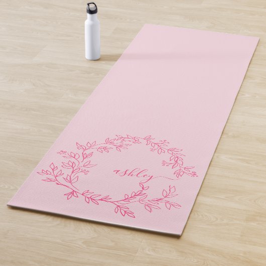Tapis De Yoga Chaud rose moderne Script Girl Monogramme Nom (En situation)