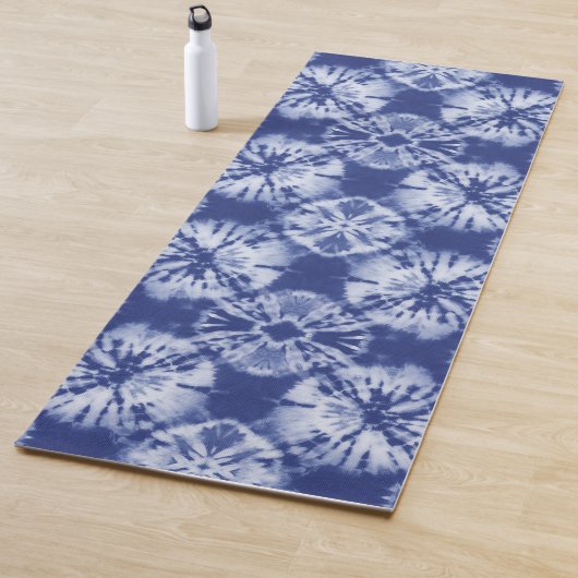 Tapis De Yoga Chibori Indigo Blue Tie Dye Abstrait (En situation)
